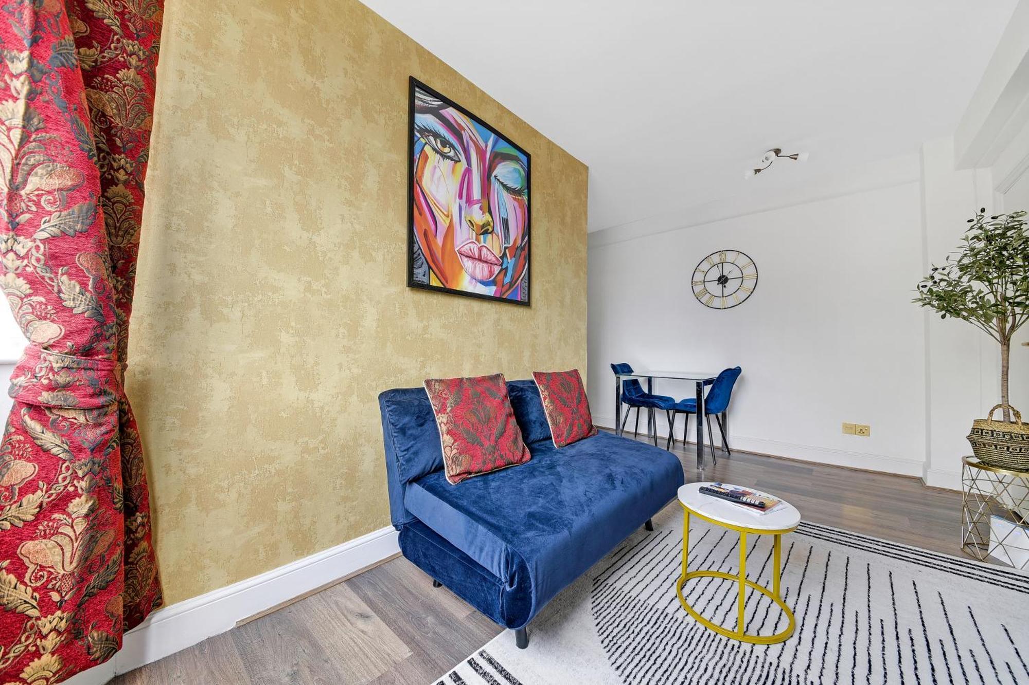 Апартаменты Stylish & Comfy Chelsea Haven Walk To Tube & Bus *