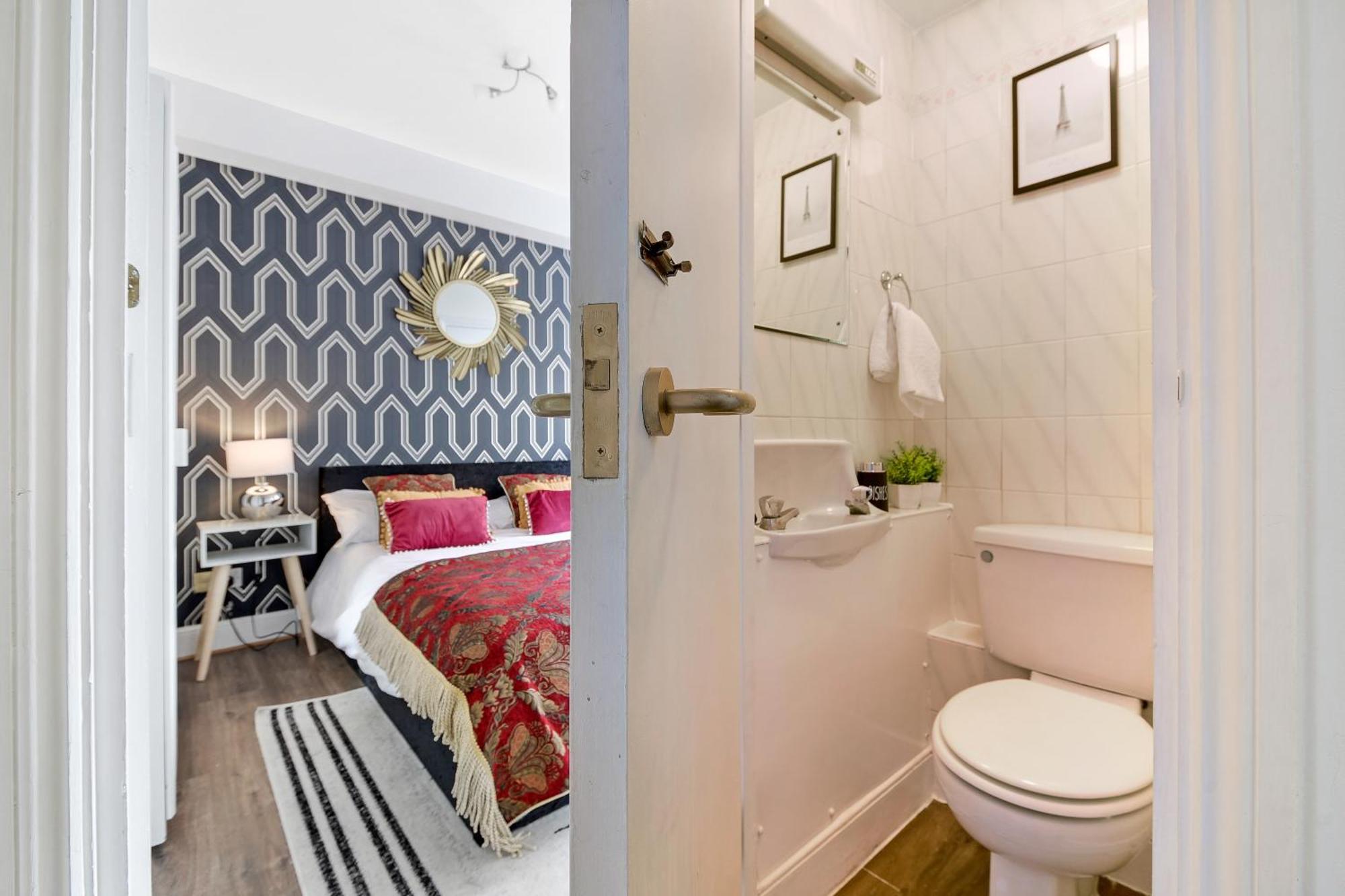 Stylish & Comfy Chelsea Haven Walk To Tube & Bus Лондон