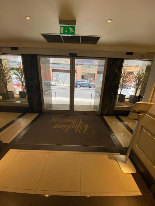 Stylish & Comfy Chelsea Haven Walk To Tube & Bus Лондон