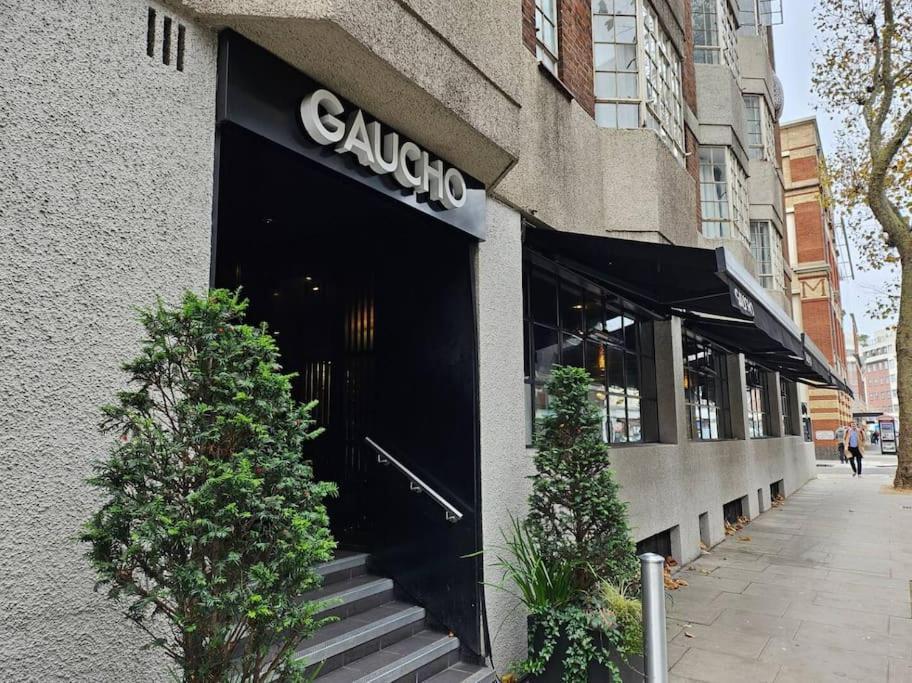 Stylish & Comfy Chelsea Haven Walk To Tube & Bus Апартаменты *