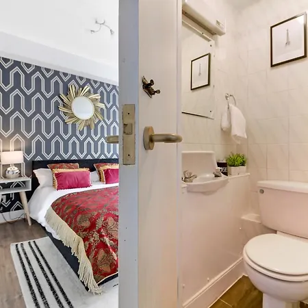 Appartamento Stylish & Comfy Chelsea Haven Walk To Tube & Bus Londra Esterno foto