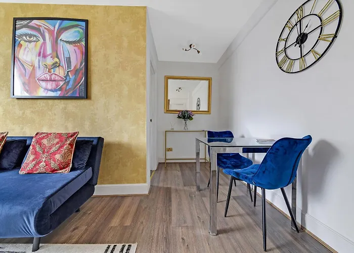 Stylish & Comfy Chelsea Haven Walk To Tube & Bus