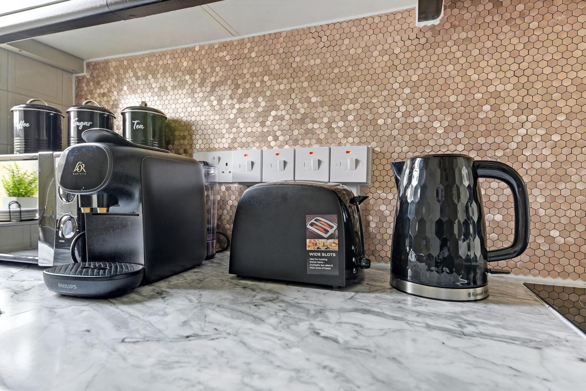 Stylish & Comfy Chelsea Haven Walk To Tube & Bus London